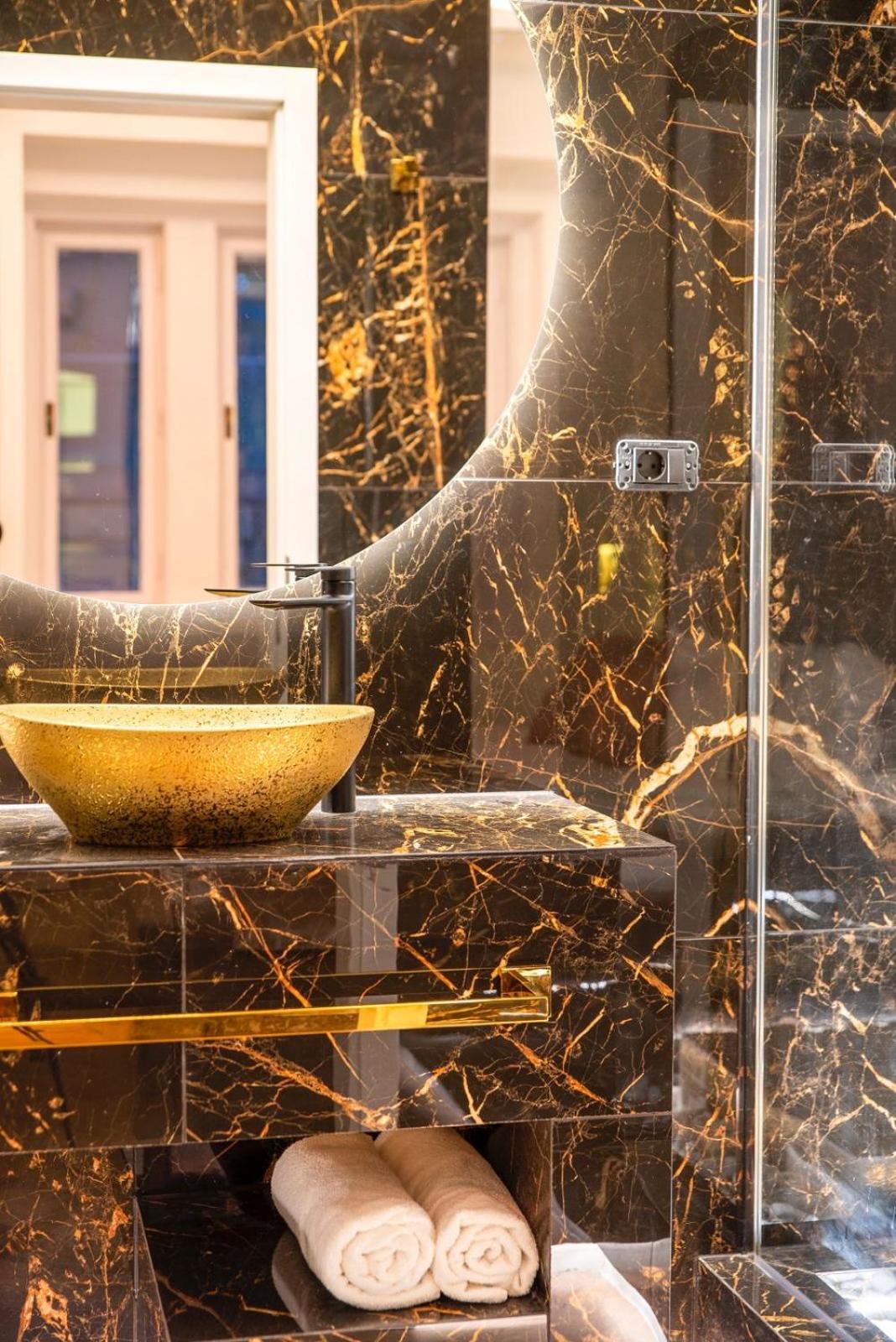 Vip Jacuzzi Luxury Apartment Budapest Exterior photo